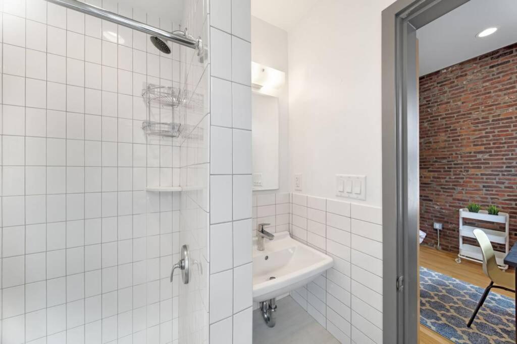 Simple Furnished Studio In The Heart Of Boston Kültér fotó